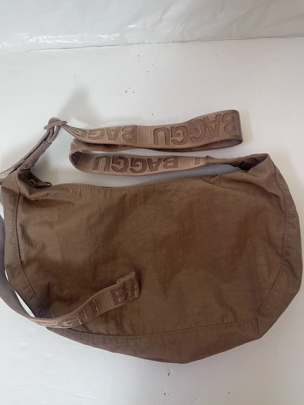 Baggu Medium Nylon Crescent Bag in Toasted Almond - Picture 2 of 10